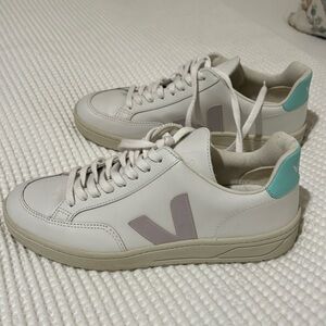Veja V-12 Sneakers (Size 40)